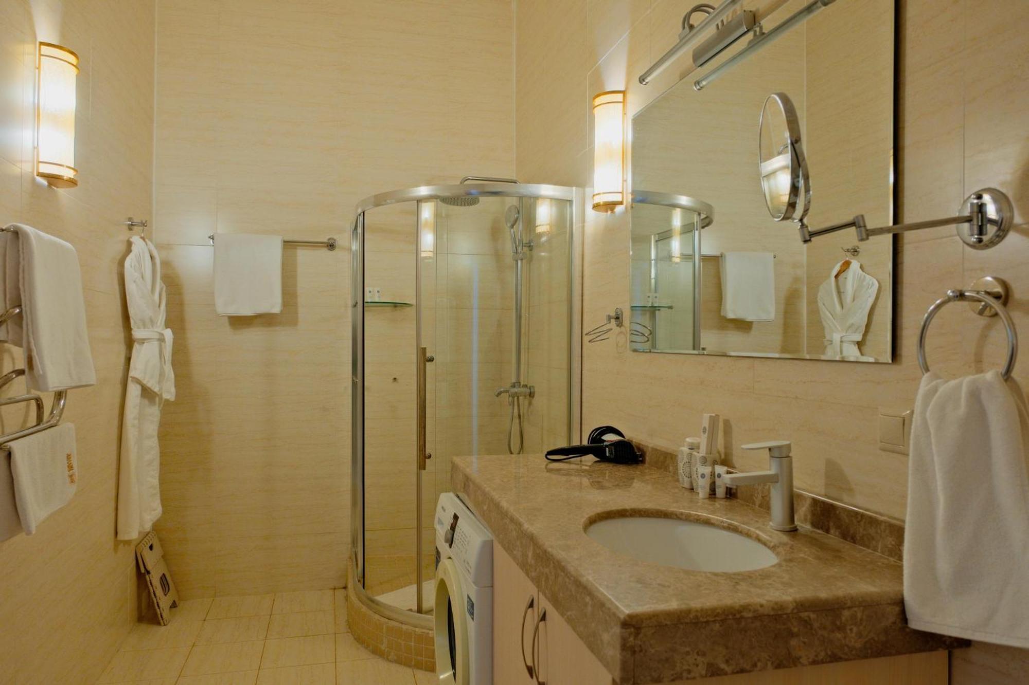 Atb Grand Hotel Atyraū Rom bilde
