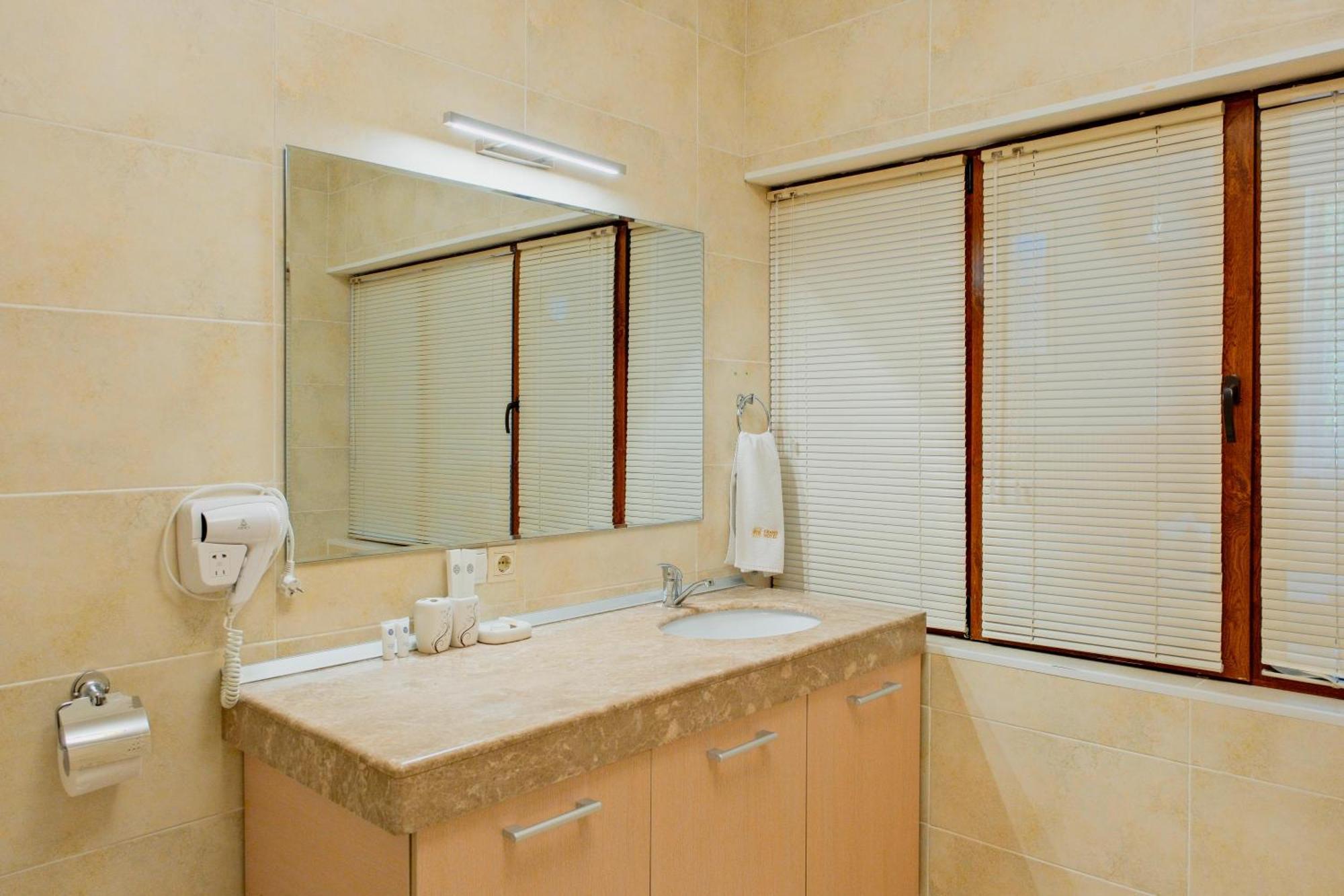Atb Grand Hotel Atyraū Rom bilde